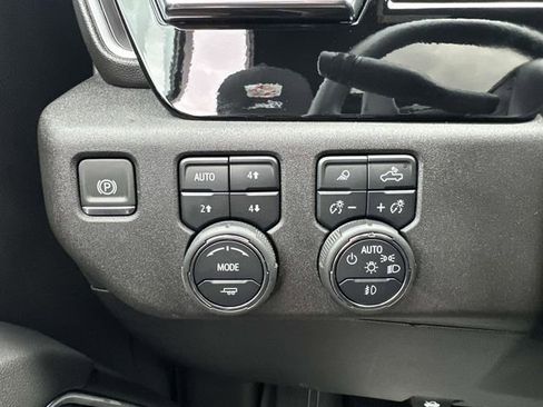 Used 2025 Chevrolet Silverado 1500 High Country w/ High Country Premium Package AWD/4WD image 41