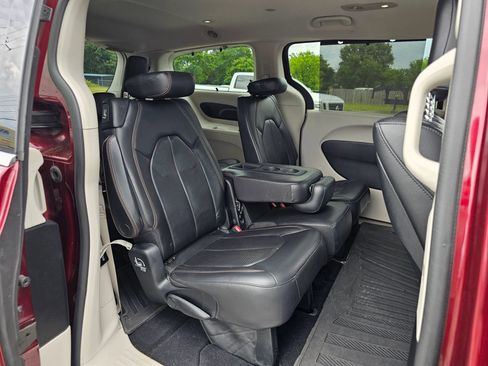 Used 2017 Chrysler Pacifica Touring-L Plus FWD image 8