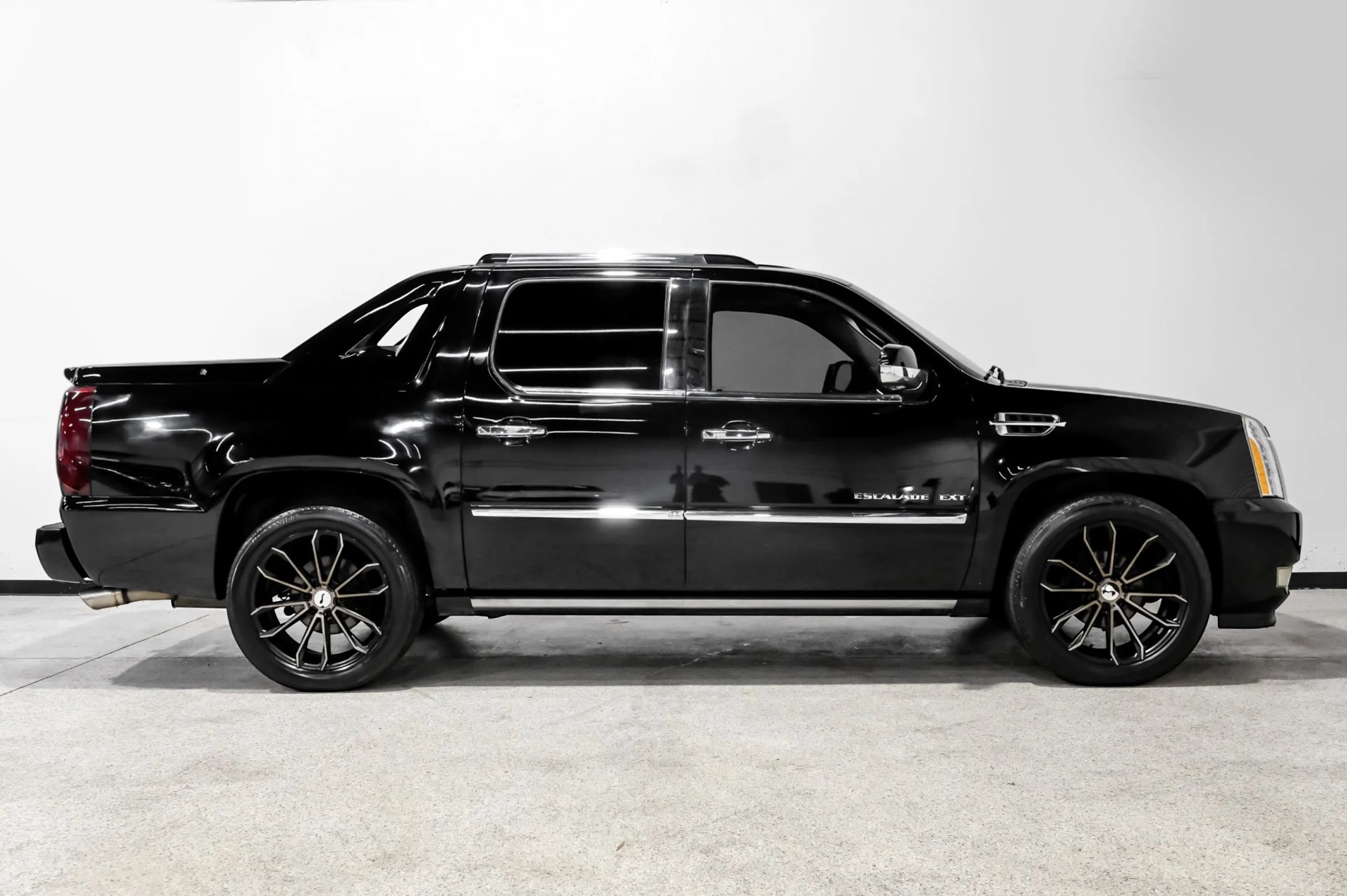 Used 2012 Cadillac Escalade EXT Premium AWD/4WD image 5