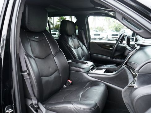 Used 2017 Cadillac Escalade ESV Platinum RWD image 51
