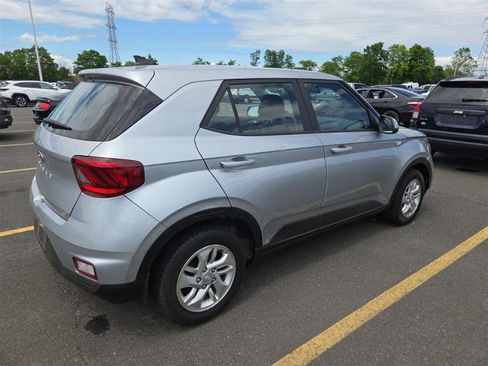 Used 2021 Hyundai Venue SE FWD image 7