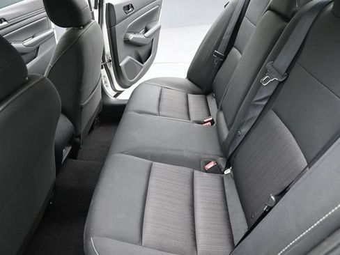 Used 2025 Nissan Altima 2.5 SV FWD image 14