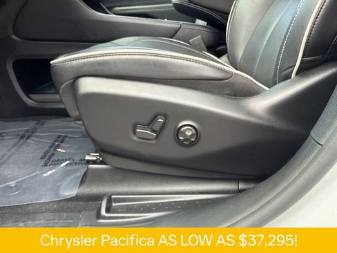 Used 2026 Chrysler Pacifica Limited w/ S Appearance Package FWD image 13