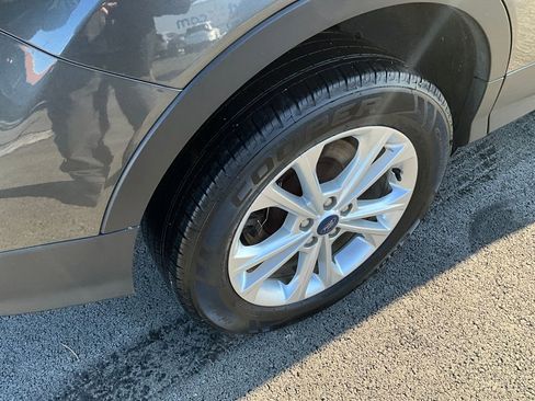 Used 2019 Ford Escape SEL image 16