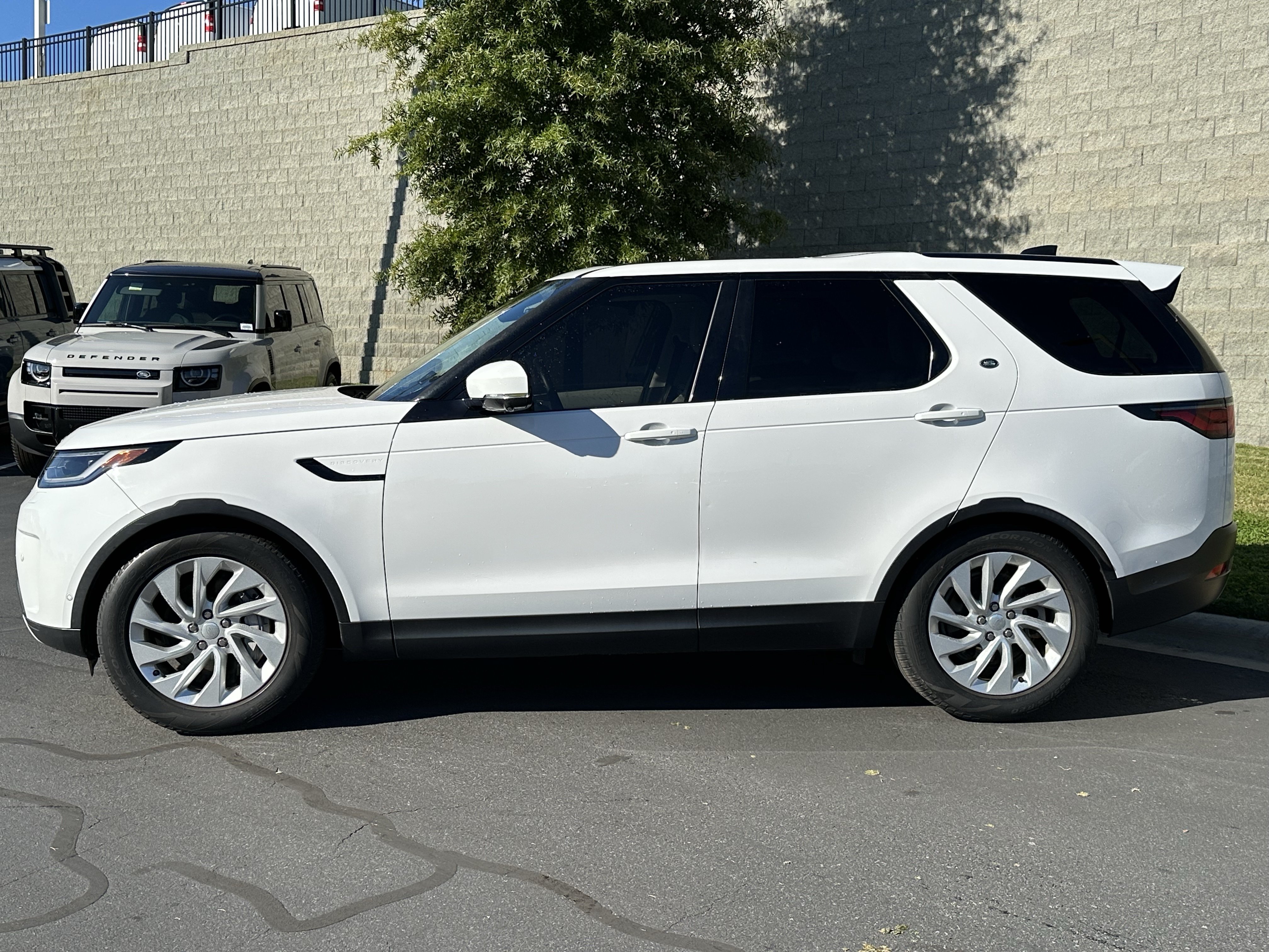 Certified 2023 Land Rover Discovery S AWD/4WD image 4
