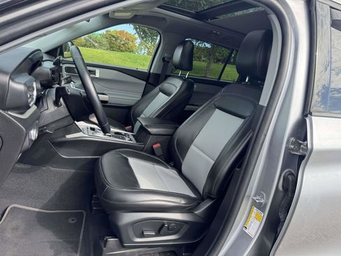 Certified 2022 Ford Explorer XLT w/ Equipment Group 202A image 12