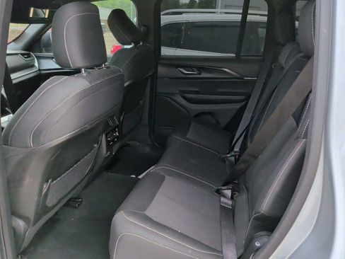 Used 2025 Jeep Grand Cherokee Laredo image 10