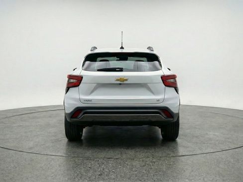 Used 2025 Chevrolet Trax LT w/ LT Convenience Package image 7