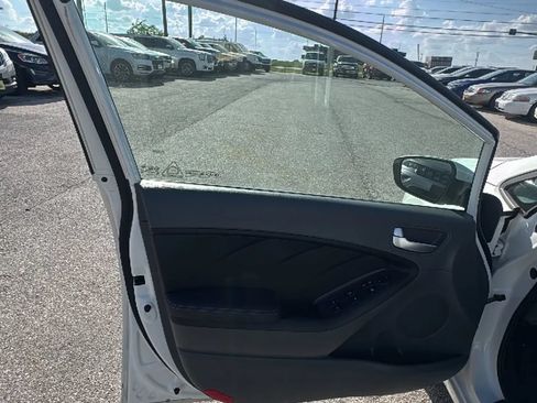 Used 2018 Kia Forte LX FWD image 9