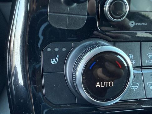 Certified 2022 Toyota Highlander XLE image 26