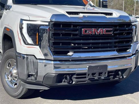 Used 2024 GMC Sierra 2500 Pro image 2