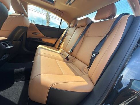 Used 2025 Lexus ES 350 w/ Premium Package FWD image 13