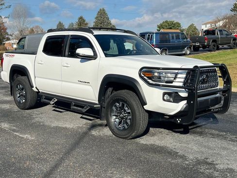 Used 2018 Toyota Tacoma TRD Off-Road w/ TRD Premium Off Road Package image 1