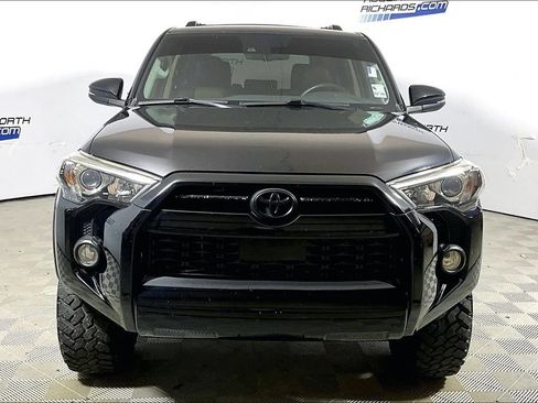 Used 2020 Toyota 4Runner SR5 Premium RWD image 2