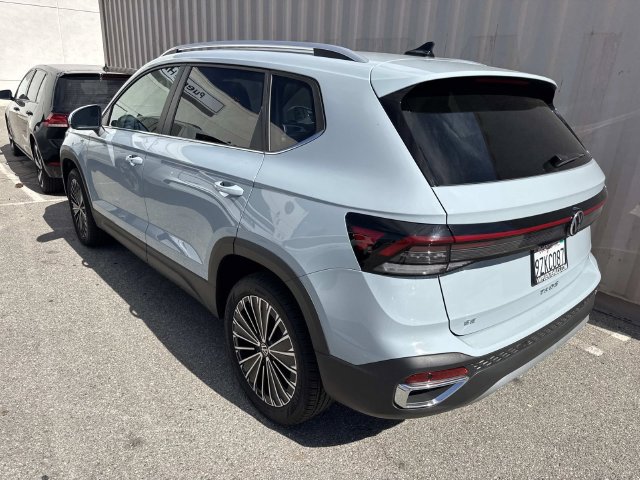 Certified 2026 Volkswagen Taos SE w/ Panoramic Sunroof Package FWD image 3