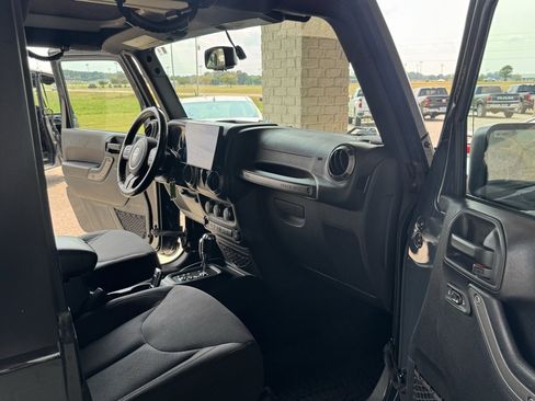 Used 2018 Jeep Wrangler Sport image 31