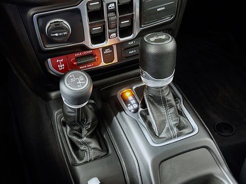 Used 2025 Jeep Wrangler Unlimited Sport S 4xe AWD/4WD image 18