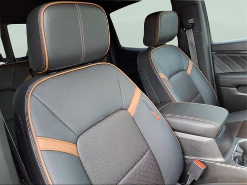 Used 2023 GMC Canyon AT4 w/ AT4 Premium Package image 19