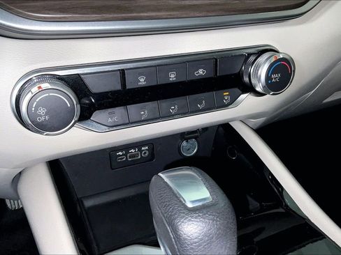 Used 2024 Nissan Altima 2.5 SV AWD/4WD image 32