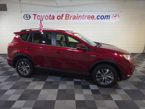 Certified 2018 Toyota RAV4 XLE AWD/4WD image 1