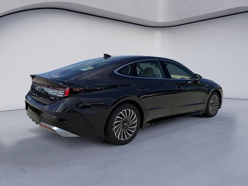 New 2026 Hyundai Sonata Limited FWD image 5