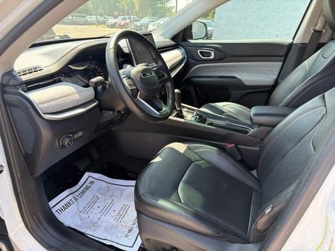 Used 2022 Jeep Compass Latitude w/ Sun and Sound Group AWD/4WD image 12