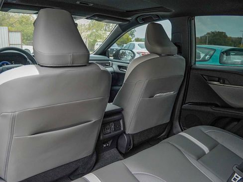 Used 2025 Toyota Camry SE image 28