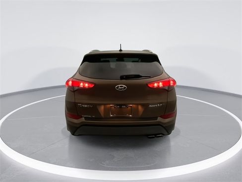 Used 2016 Hyundai Tucson Sport image 3