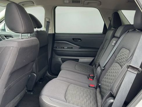 Used 2025 Nissan Pathfinder SV FWD image 18