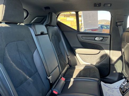 Used 2019 Volvo XC40 T5 R-Design image 32