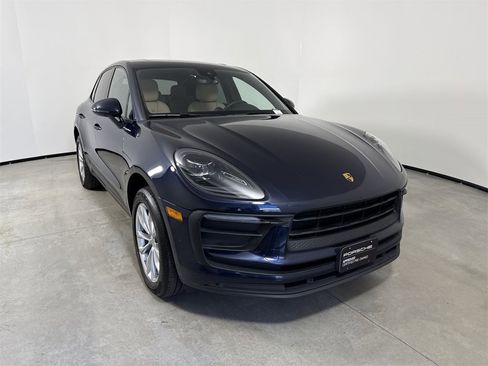 Certified 2022 Porsche Macan image 9