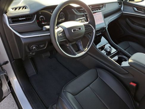 New 2025 Jeep Grand Cherokee Limited w/ Luxury Tech Group II AWD/4WD image 18