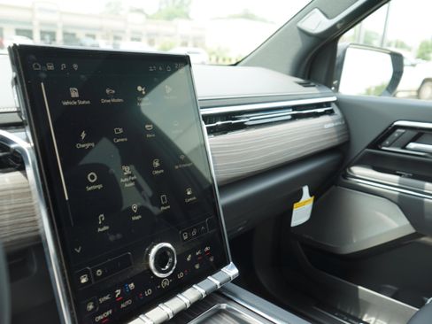 New 2025 GMC Sierra EV Denali image 16