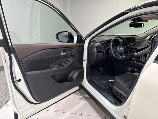 Used 2023 Nissan Rogue SL w/ SL Premium Package AWD/4WD image 11