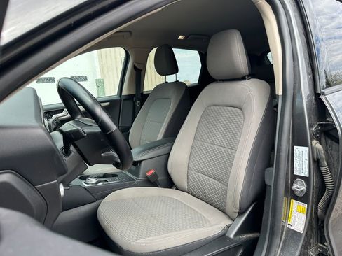 Used 2020 Ford Escape SE image 16