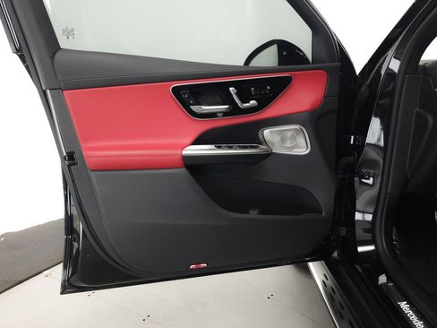 Used 2025 Mercedes-Benz GLC 350e 4MATIC image 5
