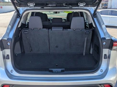 Used 2025 Toyota Highlander LE image 11