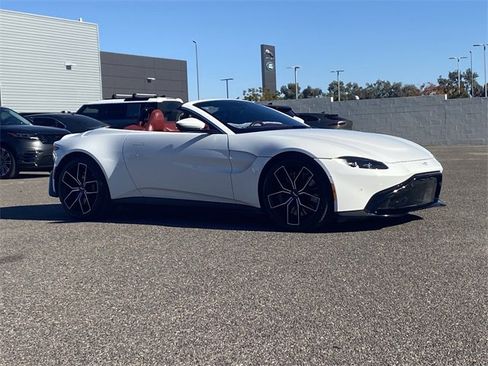 Used 2022 Aston Martin V8 Vantage Roadster image 4