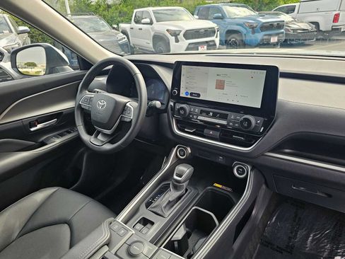 Certified 2026 Toyota Grand Highlander FWD image 11