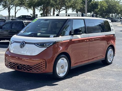Used 2025 Volkswagen ID. Buzz 1st Edition AWD/4WD image 7