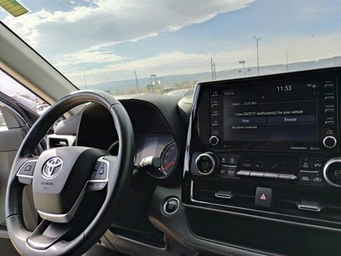 Used 2022 Toyota Highlander LE image 19