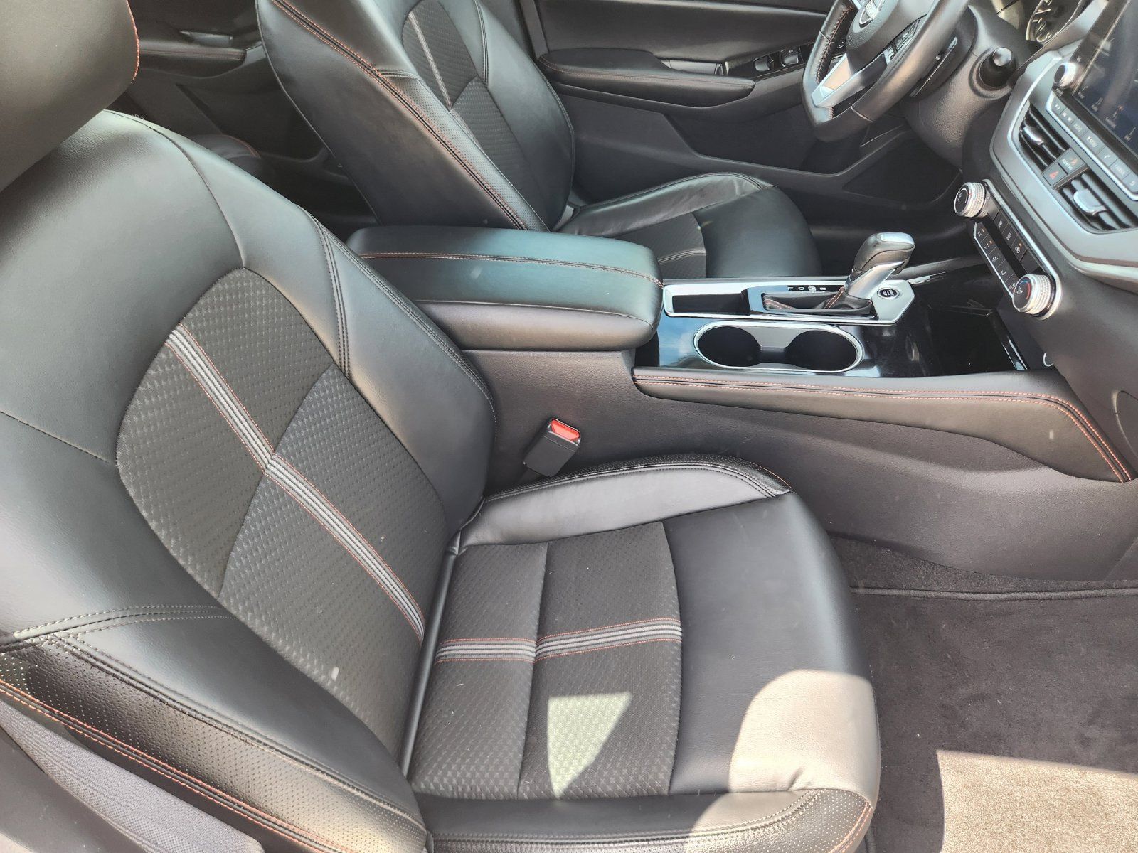 Used 2024 Nissan Altima 2.5 SR FWD image 16