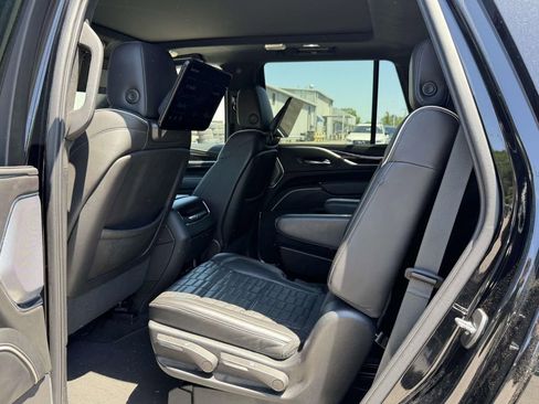 Used 2022 Cadillac Escalade Premium Luxury Platinum w/ Heavy-Duty Trailer Package AWD/4WD image 6