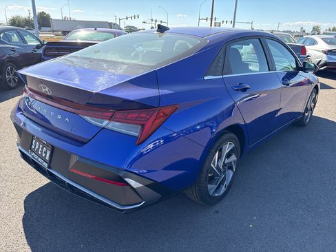 Used 2025 Hyundai Elantra SEL FWD image 20