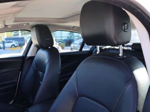 Used 2019 Jaguar XE Premium image 28