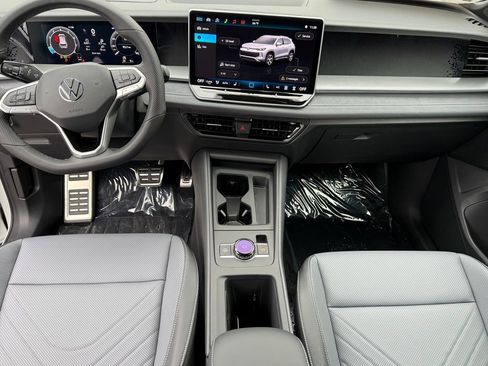 New 2026 Volkswagen Tiguan SE R-Line FWD image 22