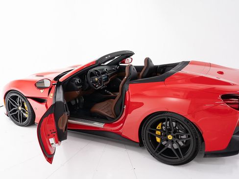 Used 2019 Ferrari Portofino RWD image 17