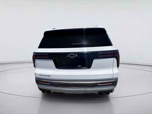 Used 2025 Chevrolet Traverse LT FWD image 6