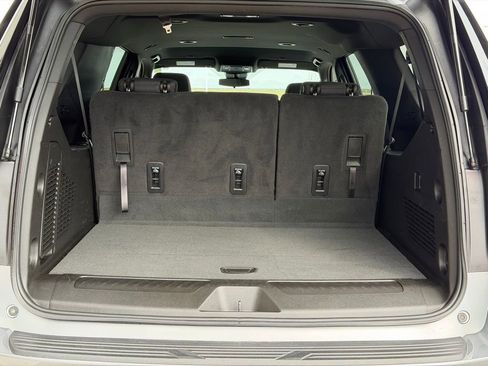Used 2023 GMC Yukon XL SLE AWD/4WD image 9
