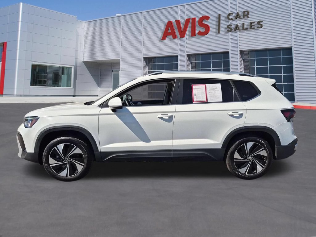 Used 2025 Volkswagen Taos SE AWD/4WD image 10